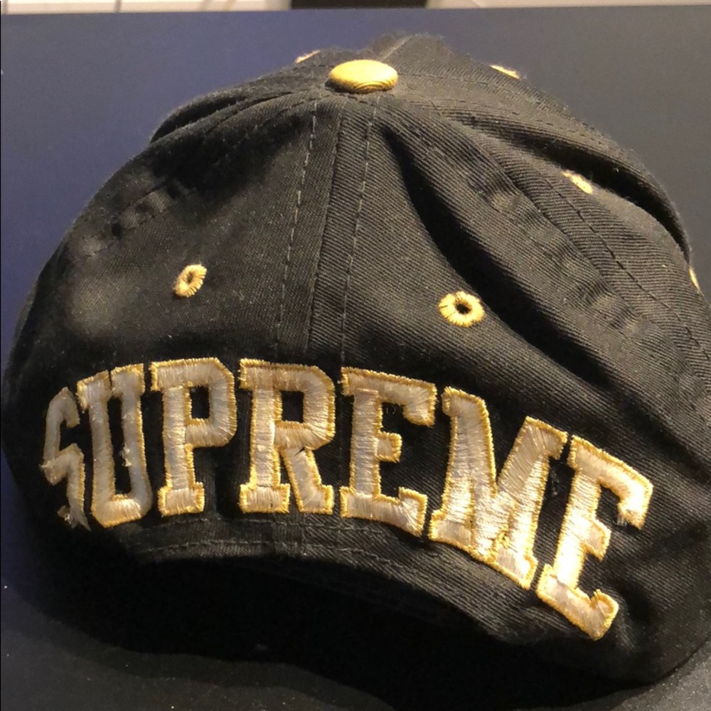 Supreme Snapback